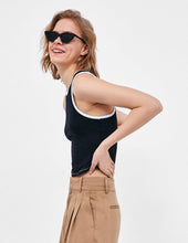 Top with Contrasting Trym